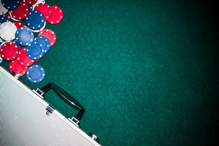 joker top19.com Qiu Qiu gameplay interface showing hand tiles, players, and round timer